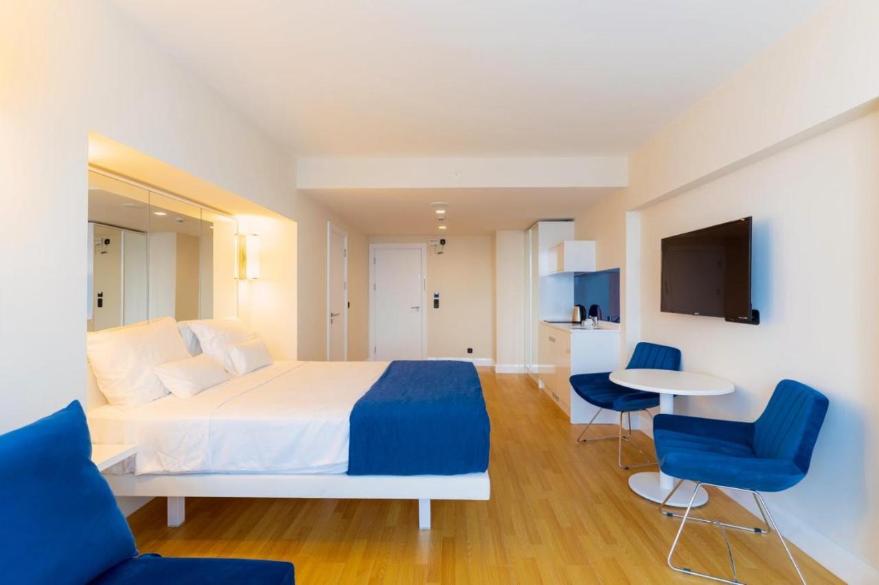 Batumi Beach Side & Sea View Aparthotel Екстериор снимка