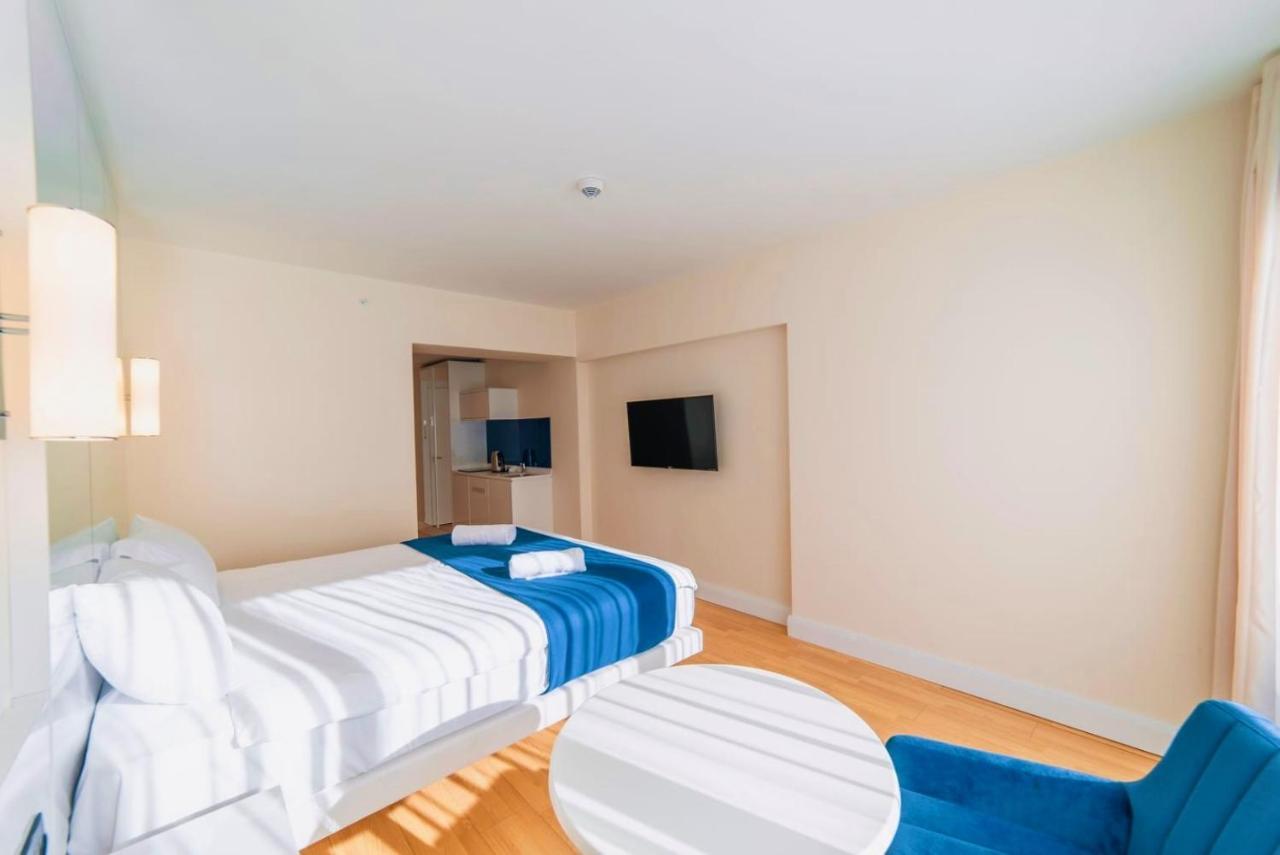 Batumi Beach Side & Sea View Aparthotel Екстериор снимка