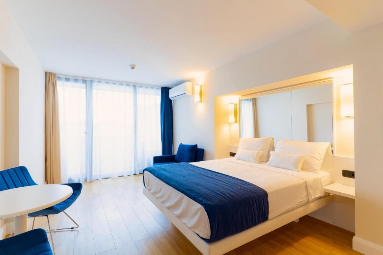 Batumi Beach Side & Sea View Aparthotel Екстериор снимка