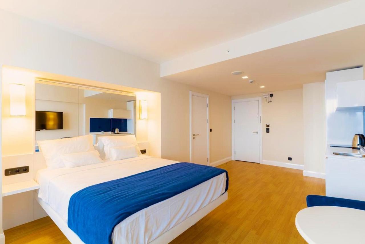 Batumi Beach Side & Sea View Aparthotel Екстериор снимка