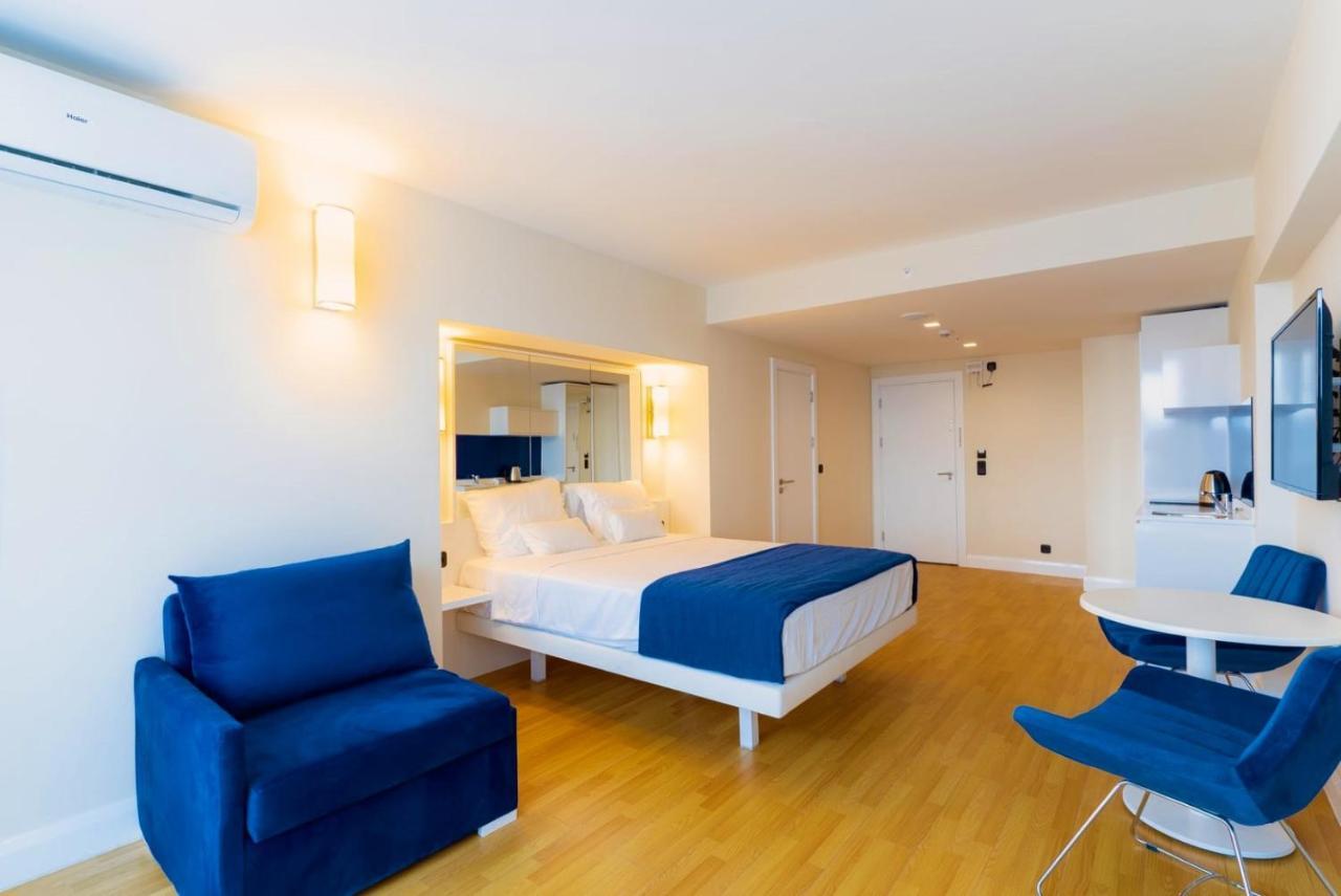 Batumi Beach Side & Sea View Aparthotel Екстериор снимка