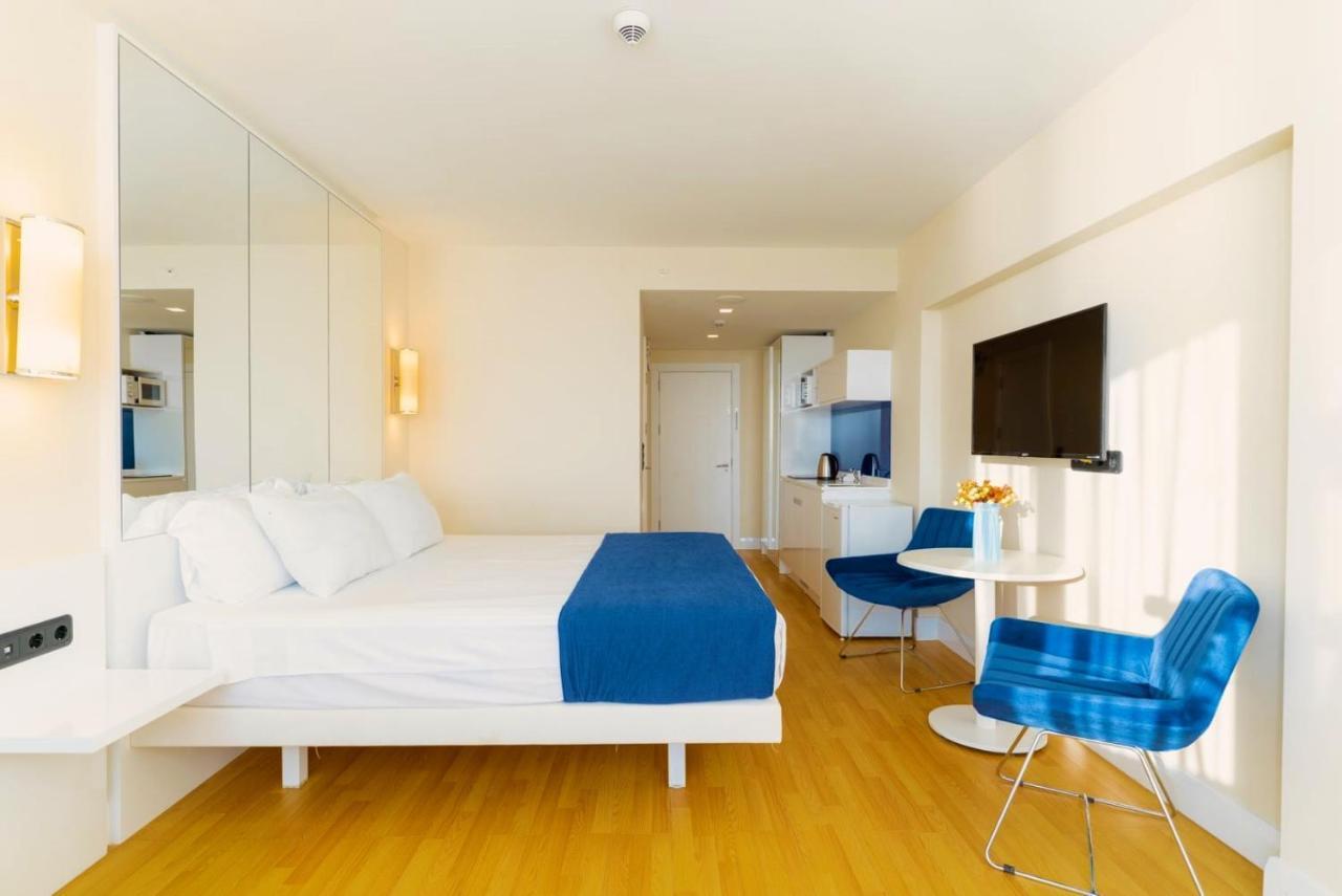 Batumi Beach Side & Sea View Aparthotel Екстериор снимка