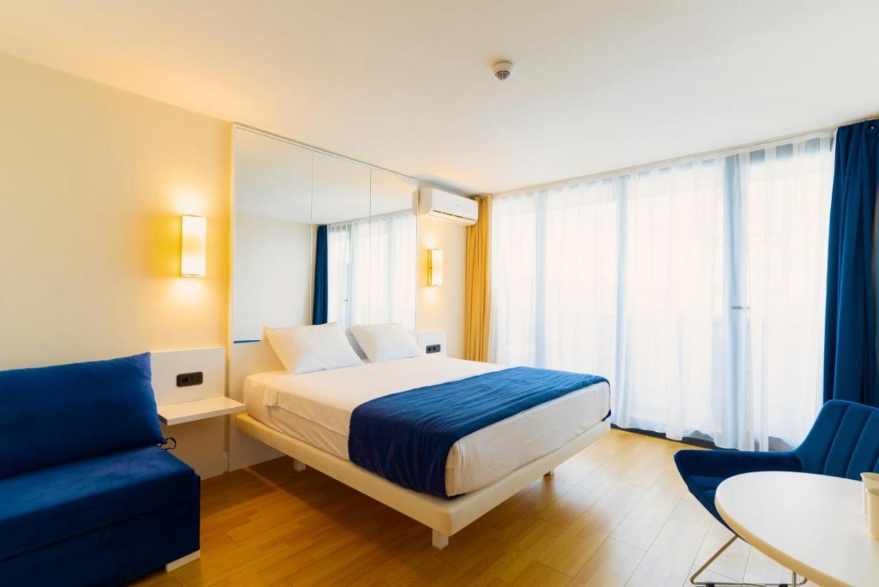 Batumi Beach Side & Sea View Aparthotel Екстериор снимка