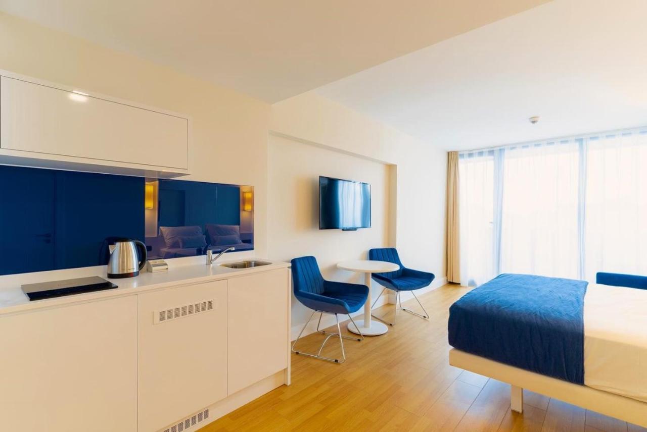Batumi Beach Side & Sea View Aparthotel Екстериор снимка