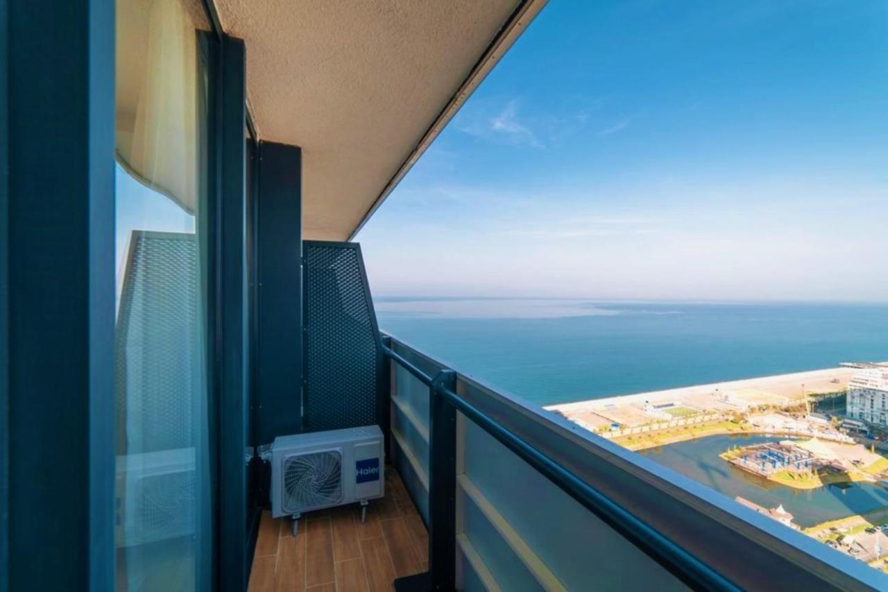 Batumi Beach Side & Sea View Aparthotel Екстериор снимка