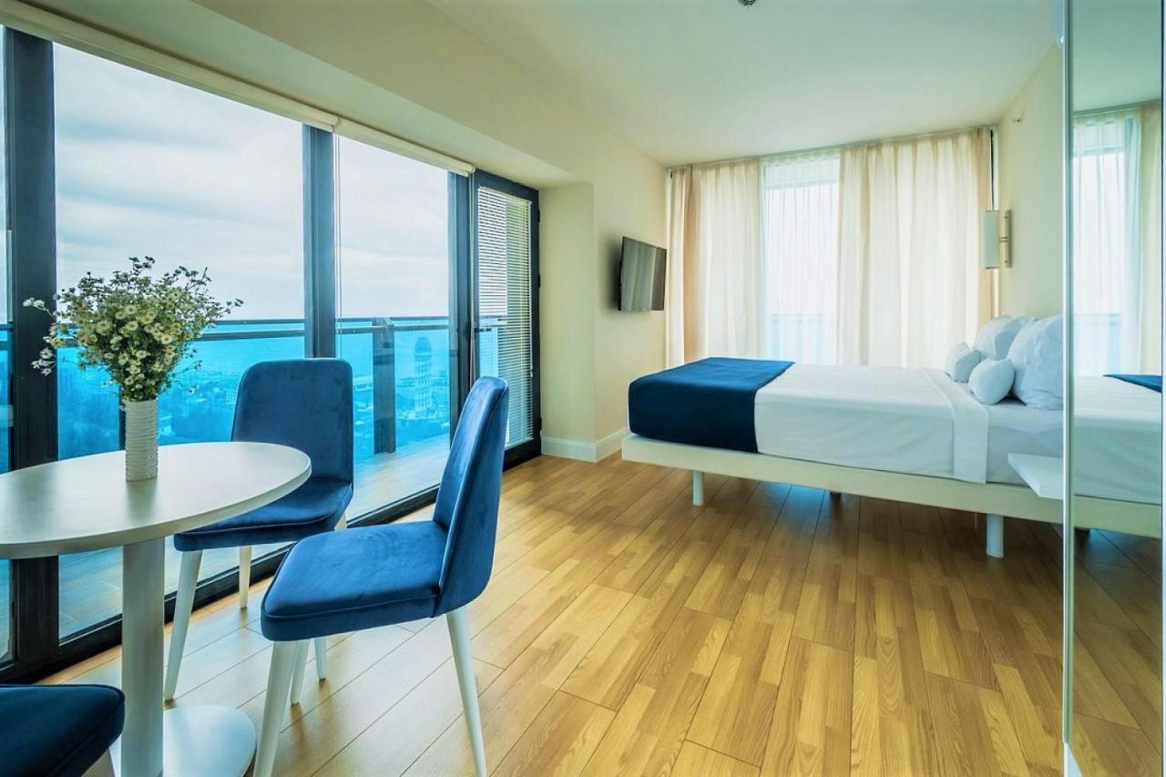 Batumi Beach Side & Sea View Aparthotel Екстериор снимка