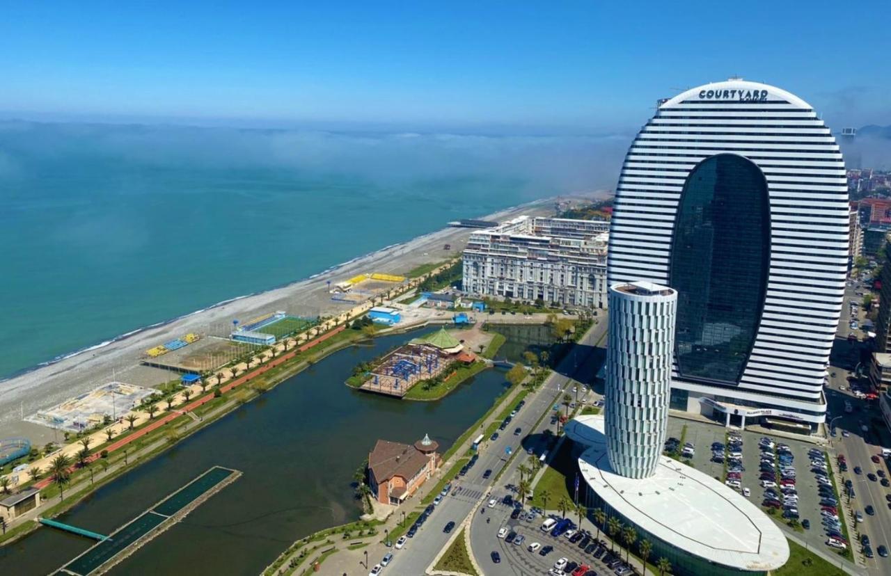 Batumi Beach Side & Sea View Aparthotel Екстериор снимка