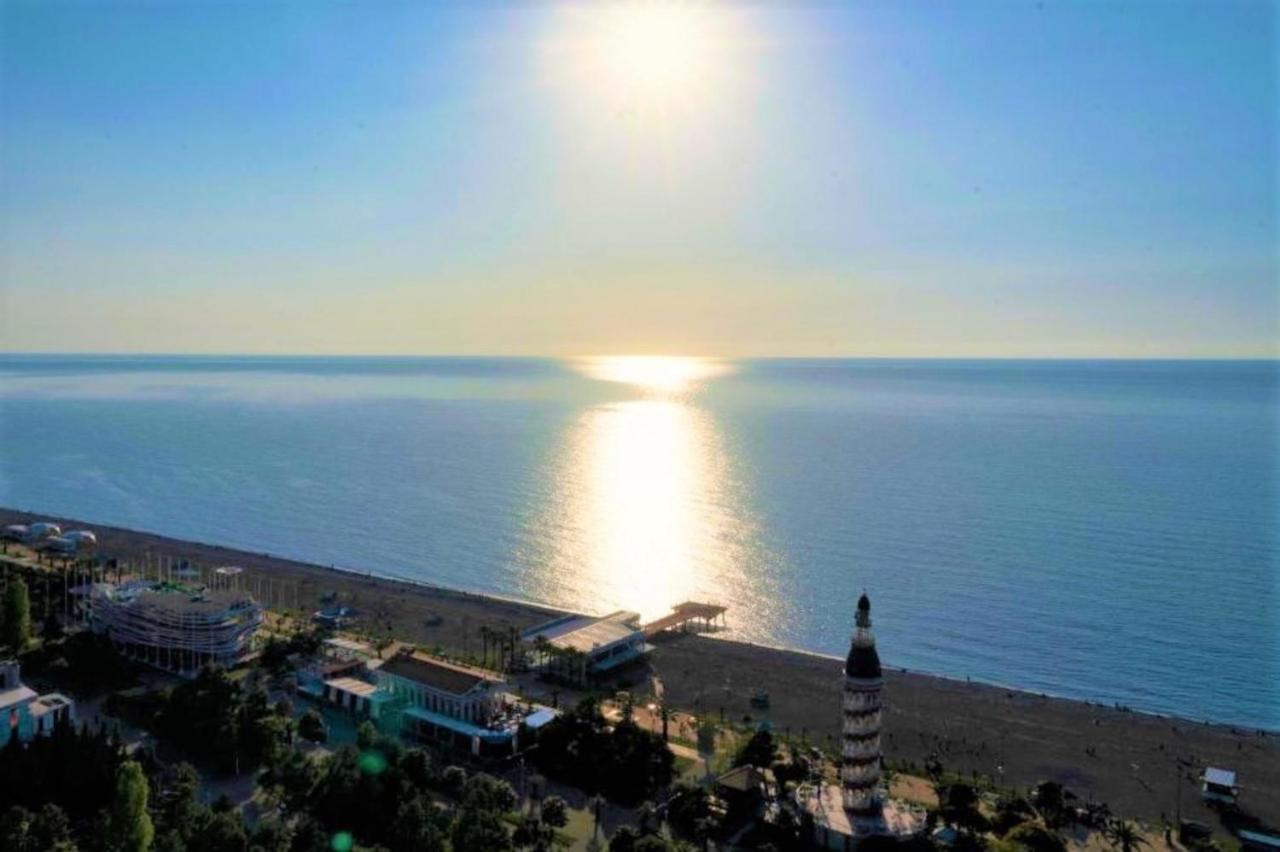 Batumi Beach Side & Sea View Aparthotel Екстериор снимка