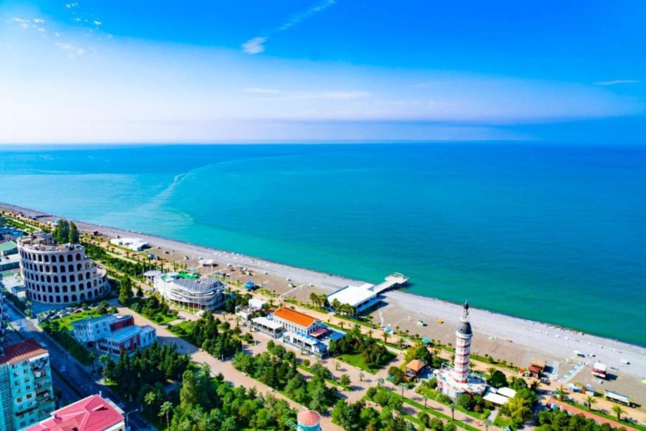 Batumi Beach Side & Sea View Aparthotel Екстериор снимка